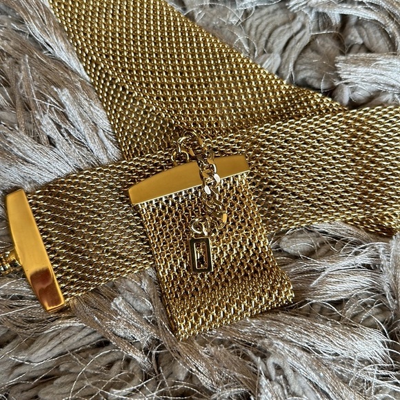 St. John vintage Gold Belt Designer 28 1/2 inch - Picture 8 of 8